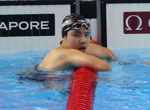 ¿Quién es Yu Zidi, la nadadora china de 13 años que está rompiendo todas las marcas?
