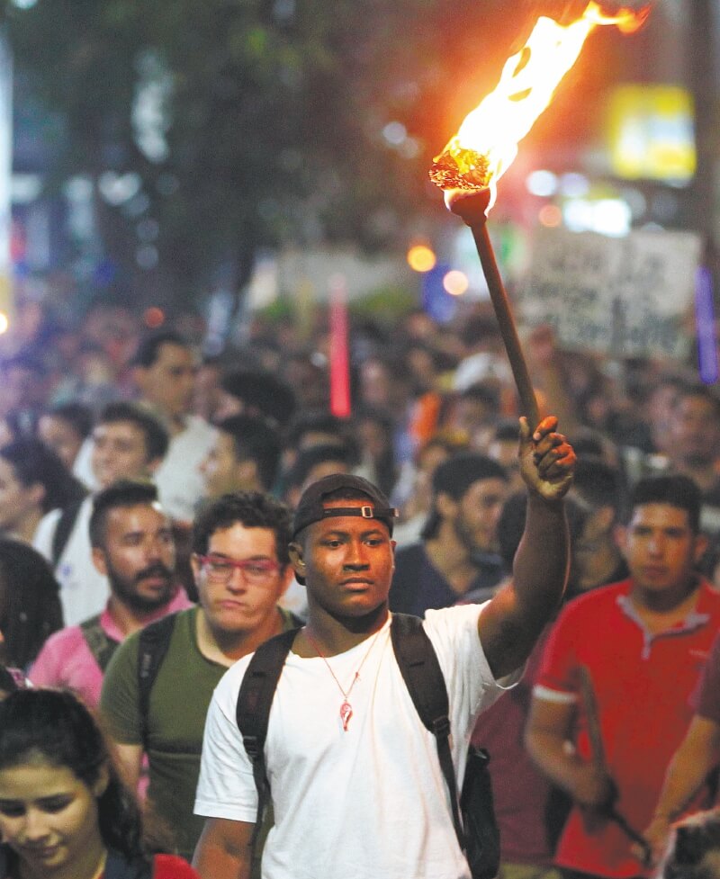 En Bogotá y otras ciudades del país se tienen programadas marchas y concentraciones. / EFE