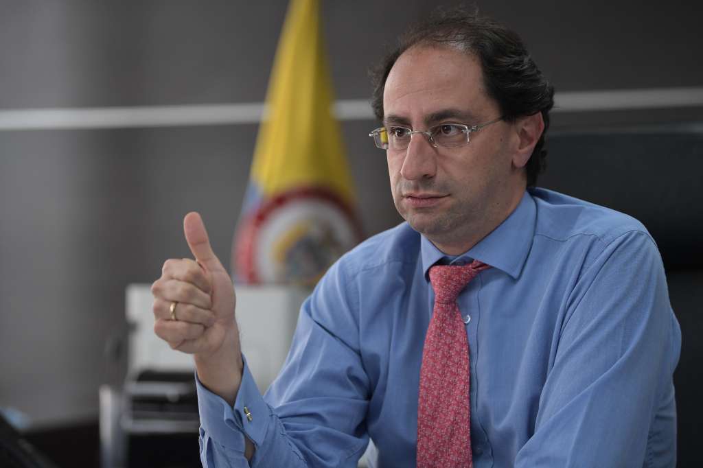 Ministro de Comercio, Industria y Turismo.