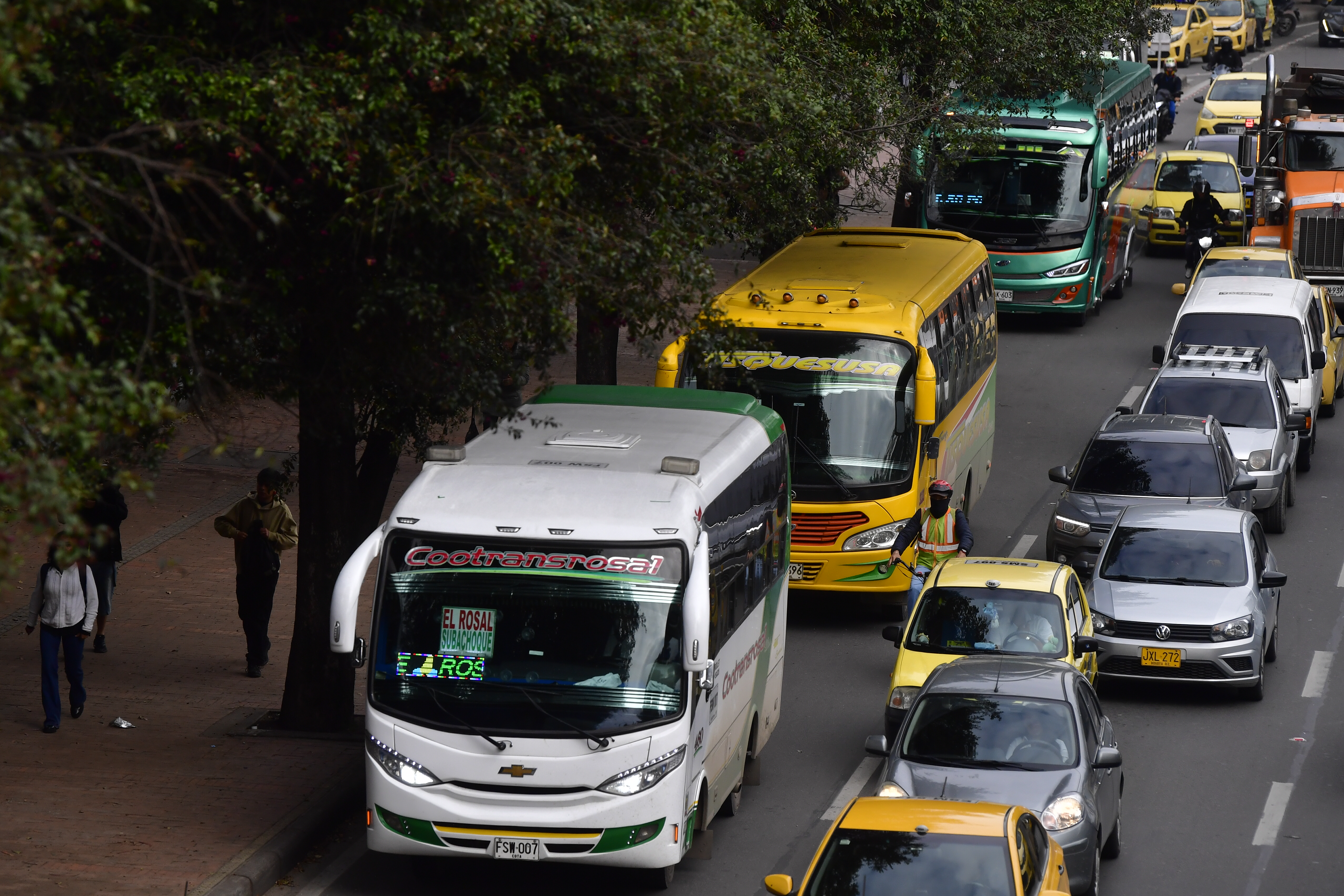 Transporte intermunicipal o flotas, que tienen conexión con el Portal de la 80 de TransMilenio y la Sabana Occidente