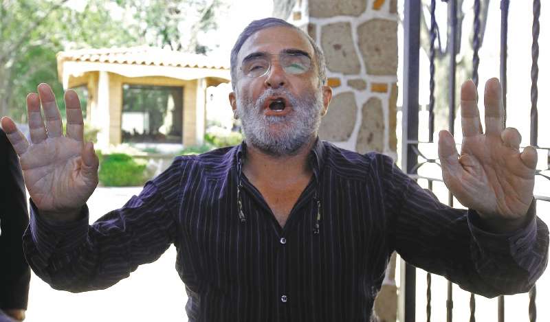A Vicente Fernández Jr. los secuestradores le amputaron dos dedos de su mano izquierda. / AFP
