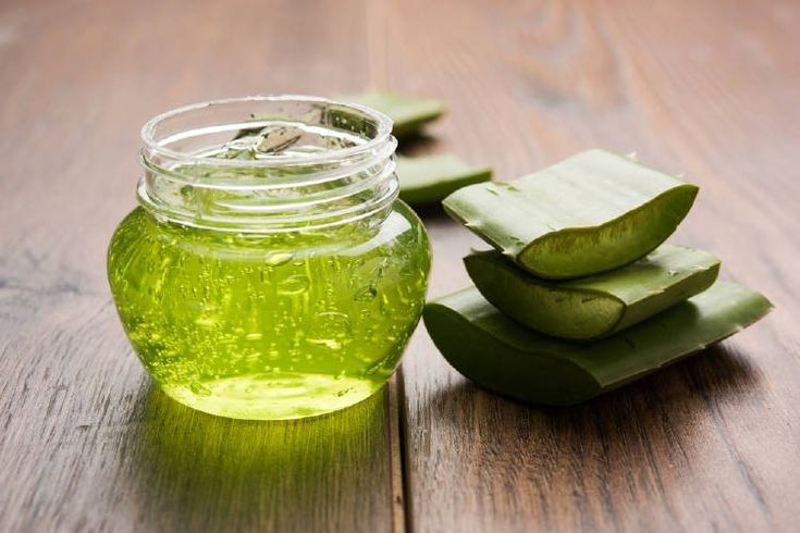 El aloe vera, con su capacidad para penetrar profundamente en la piel y las uñas, proporciona una hidratación intensa