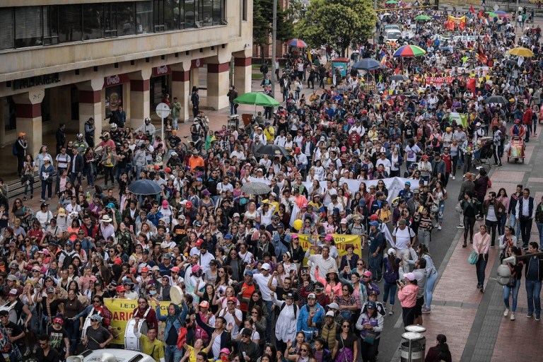 Movilizaciones 21 de febrero: se presentan disturbios sobre la carrera Séptima