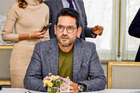 Denuncian al exgobernador Zuluaga por presuntas irregularidades en contratación