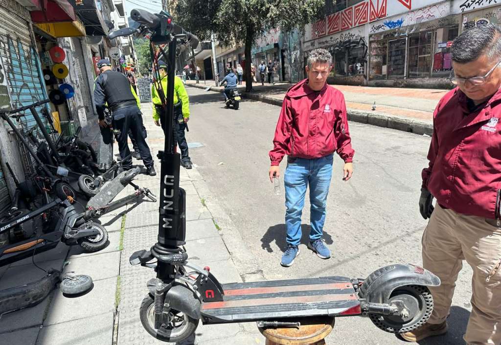 Fueron incautadas 40 patinetas desarmadas, cinco con reporte de hurto y 21 motores.