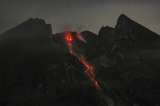 Las impresionantes imágenes de la erupción del volcán Karangetang en Indonesia