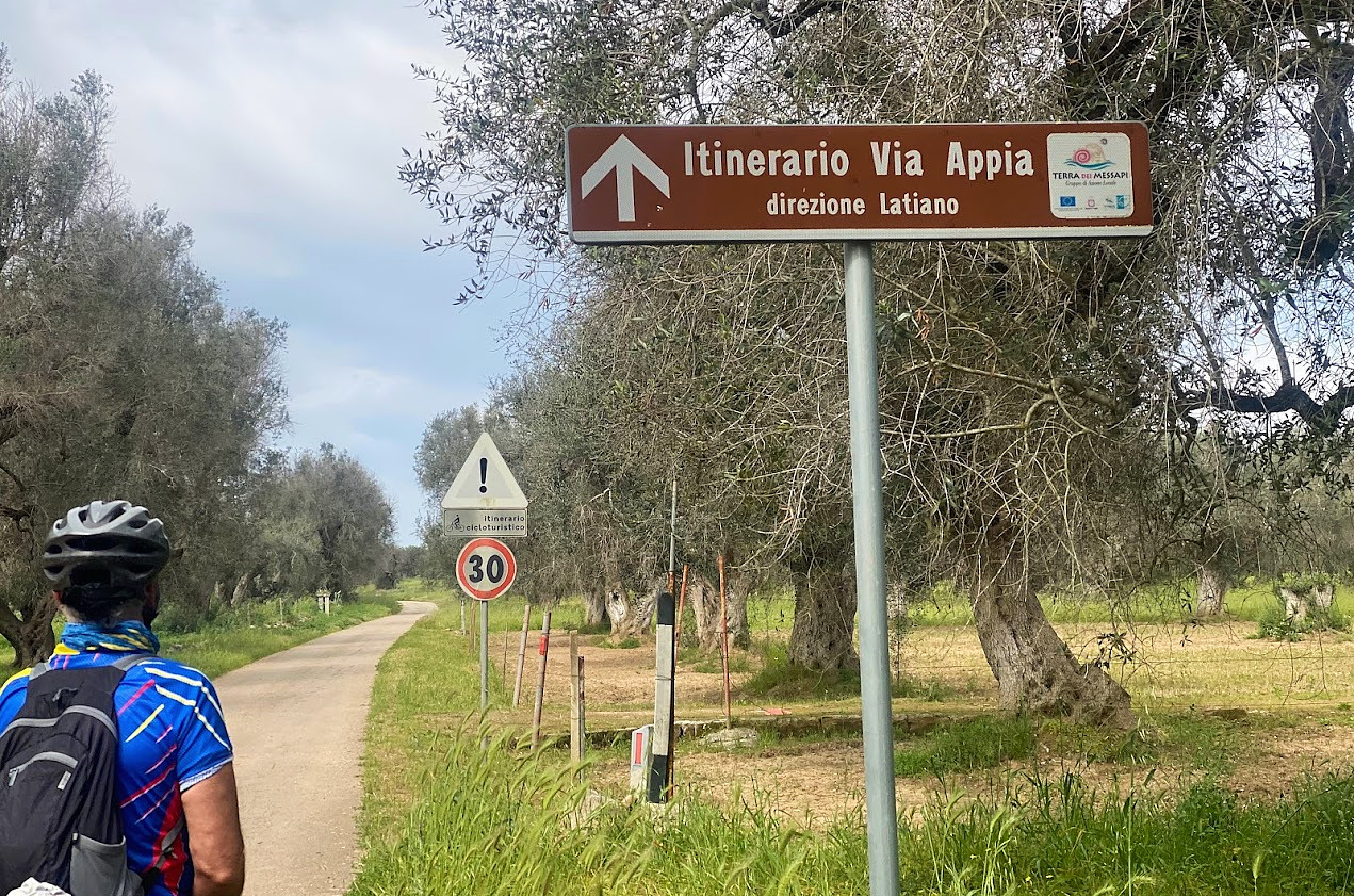 Los dos sesentones han dejado Grecia y recorren ya carreteras italianas, camino a Ámsterdam.
