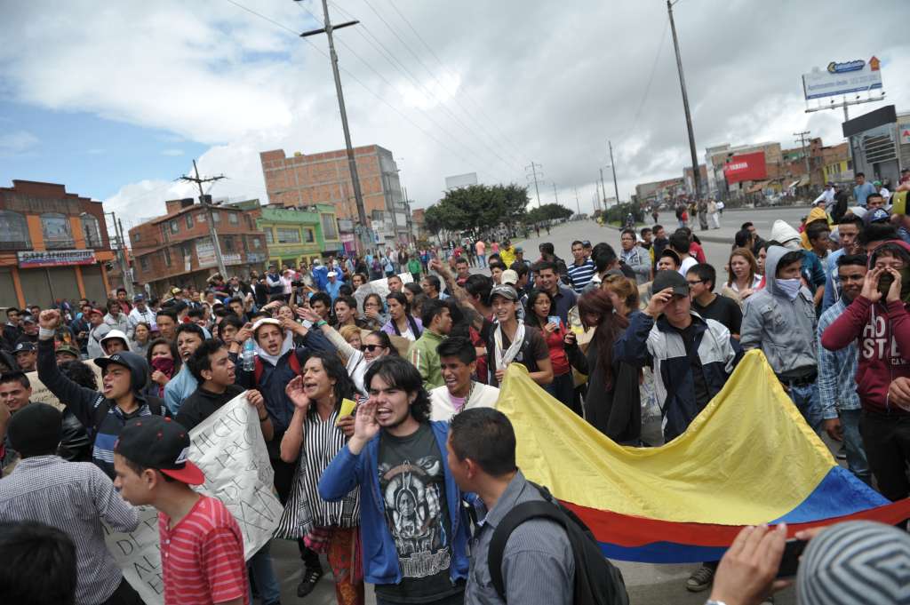 Disturbios y protestas en la autopista sur a la altura de Soacha por el paro Nacional agrario.