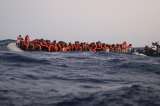 Barco naufraga en el Mediterráneo con 130 migrantes a bordo, según ONG
