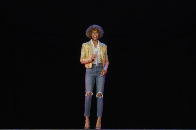 El holograma de Whitney Houston sale de gira por primera vez