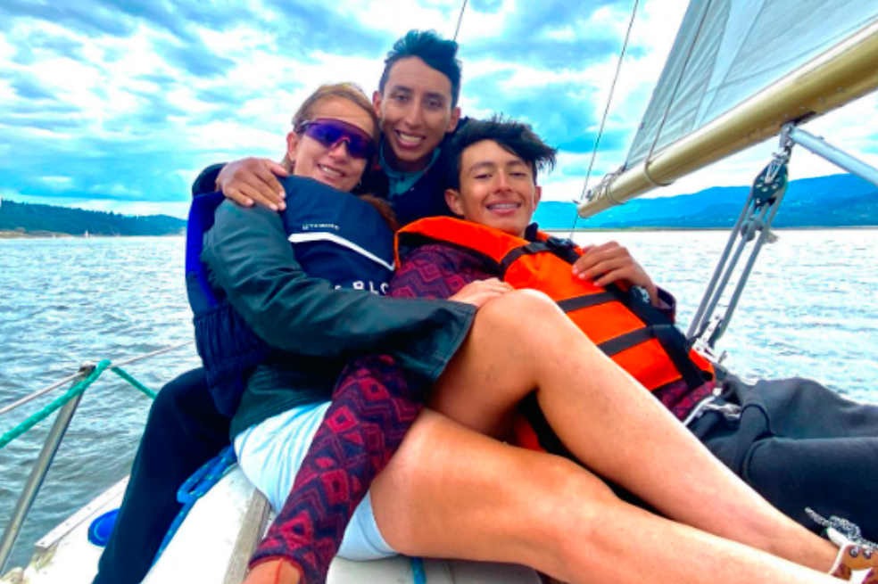 Flor Marina Gómez, Egan Bernal y Ronald Bernal.