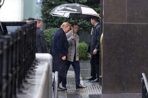 Trump defiende su inmunidad, dice que quitarla abriría una “caja de Pandora”