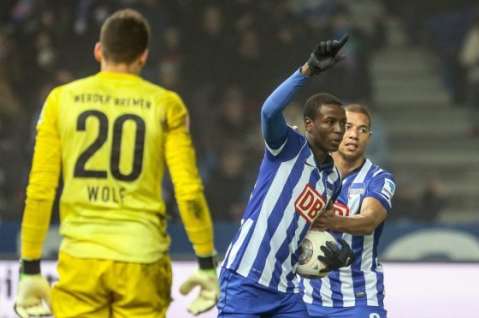 "Adrián Ramos remplazará a Lewandowski en el Borussia Dortmund"