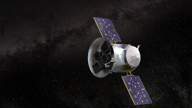 NASA investiga por qué satélite, que buscaba exoplanetas, se apagó inesperadamente