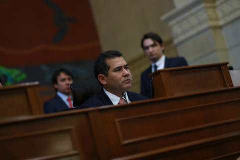 Presidente de la Cámara afirma que no es responsable por corte de servicios