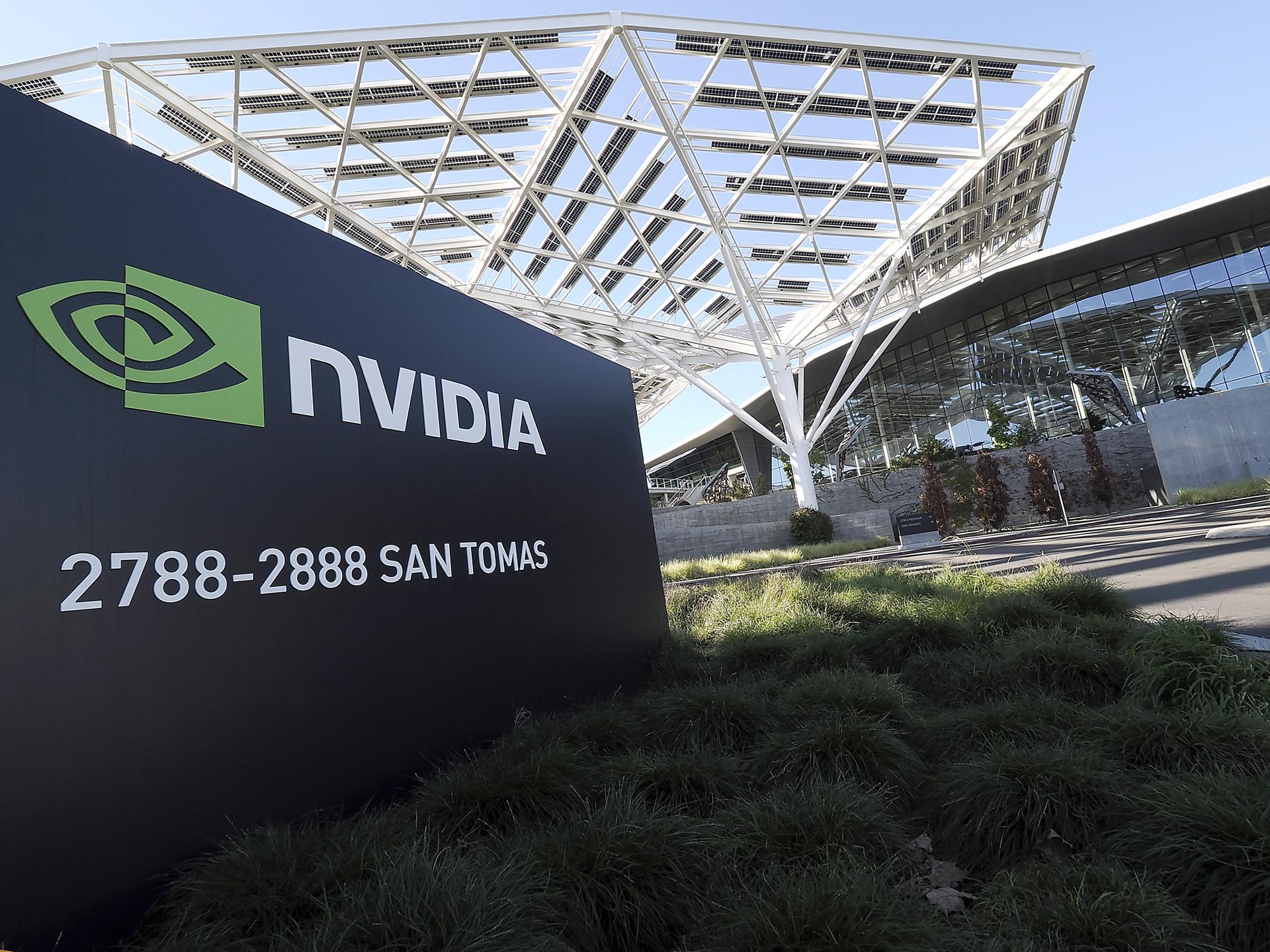 SANTA CLARA (United States), 19/11/2025.- A sign shows the Nvidia logo at Nvidia Corporation headquarters in Santa Clara, California, USA, 18 November 2025. Nvidia will release their earnings report at the end of the trading day on 19 November. EFE/EPA/JOHN G. MABANGLO