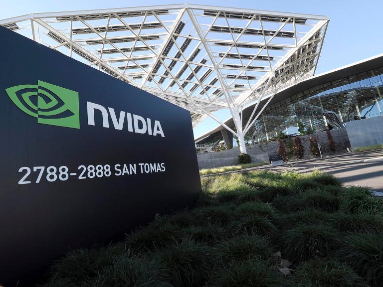 Trump concede a Nvidia permiso para vender chips avanzados, por un pedazo de las ganancias