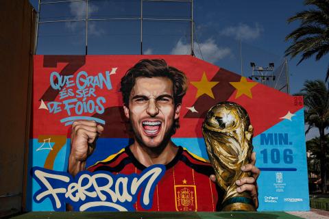 Ferran Torres fichó por el París Saint-Germain luego de hacer campeona del mundo a España