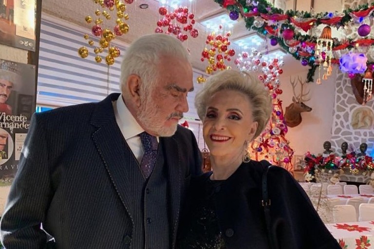 La difícil súplica de la esposa de Vicente Fernández, a médicos que lo atienden
