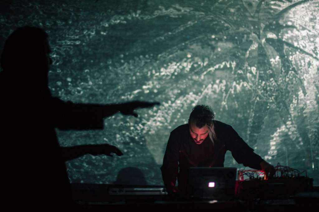 “Pensamos en proyectos ya existentes y de amigos artistas alrededor del mundo. El formato es digital, así que solo necesitamos de un archivo que se expondrá aquí como pieza audiovisual”, explicó Daniela Stanich, gestora y directora ejecutiva de ARTTEC.