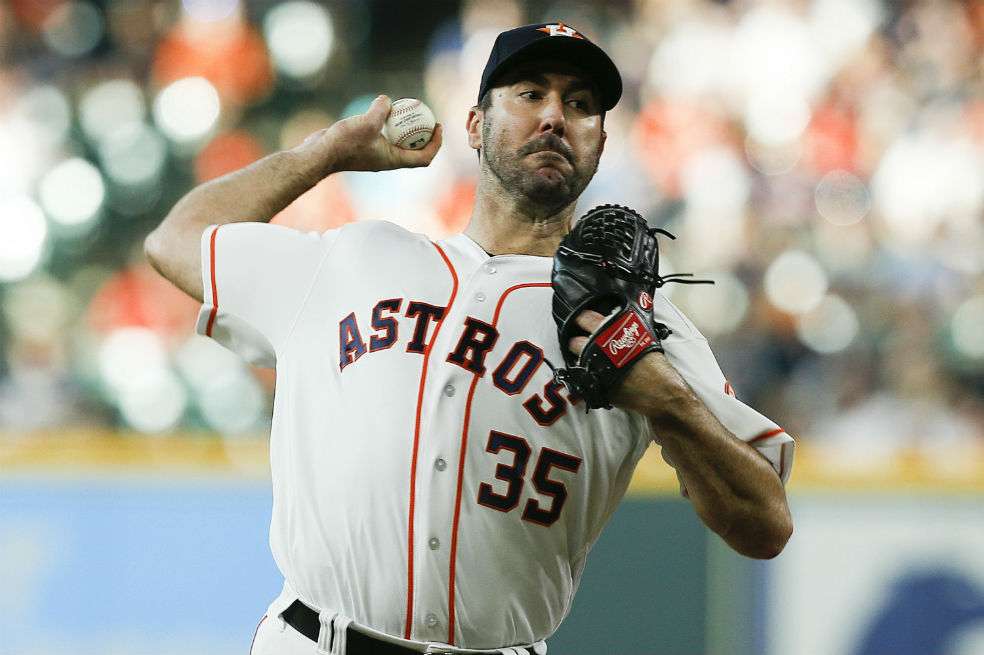 Justin Verlander, último lanzador en la Liga Americana en lograr la triple corona en pitcheo. / AFP