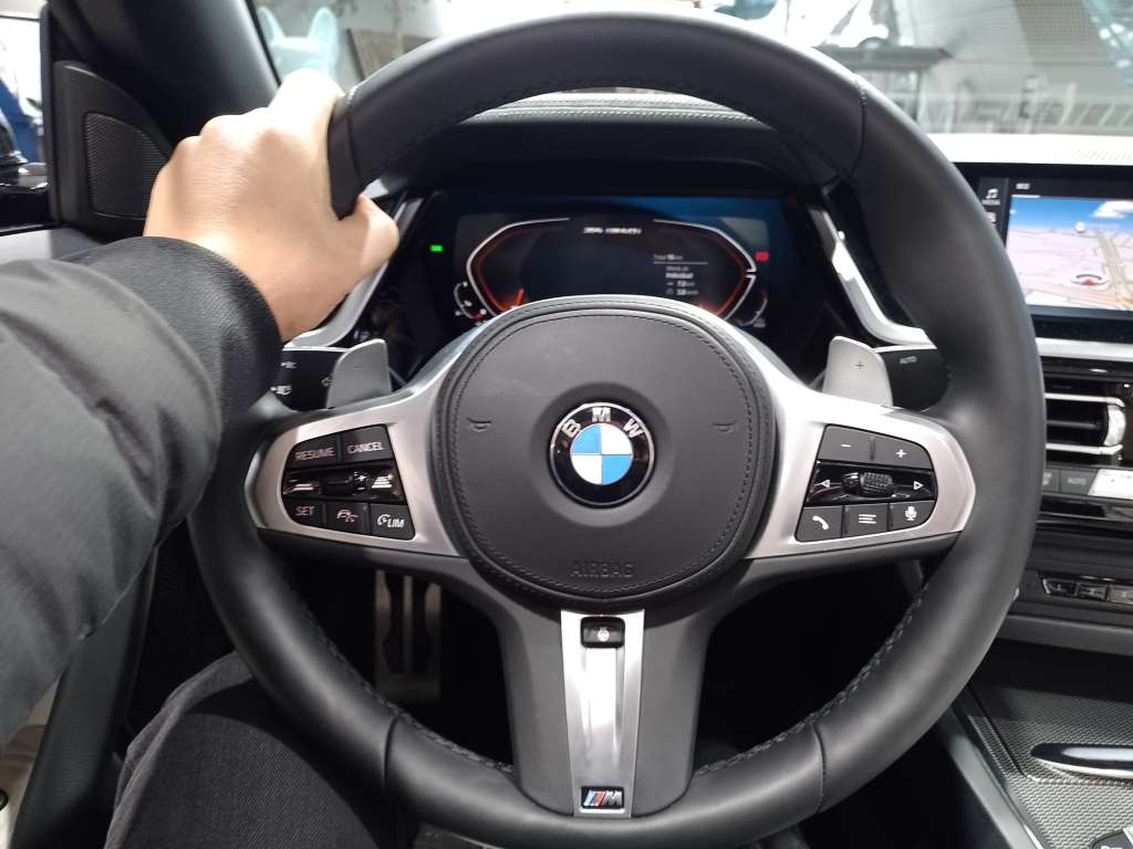 Como si se tratara de tomar el rumbo de su vida, dese el gusto de agarrar el volante de un BMW en el BMW Welt. Una cita ineludible para los amantes del motor.