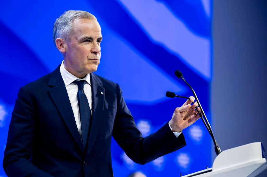 DAVOS (Switzerland), 20/01/2026.- Canada Prime Minister Mark Carney speaks during a plenary session in the Congress Hall at the 56th annual meeting of the World Economic Forum (WEF) in Davos, Switzerland, 20 January 2026. The 2026 summit, running from 19 to 23 January and held under the theme 'A Spirit of Dialogue,' brings together global political leaders, corporate executives, and scientists to address international challenges. (Suiza) EFE/EPA/GIAN EHRENZELLER