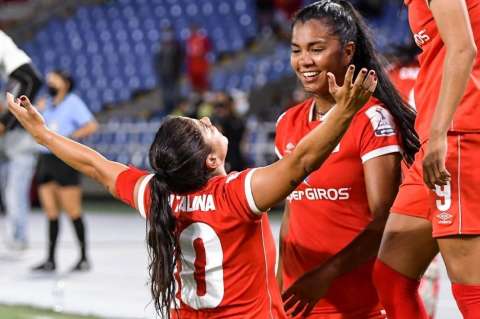 Catalina Usme, Daniela Arias y Luis Díaz, en el once ideal de Conmebol según IFFHS