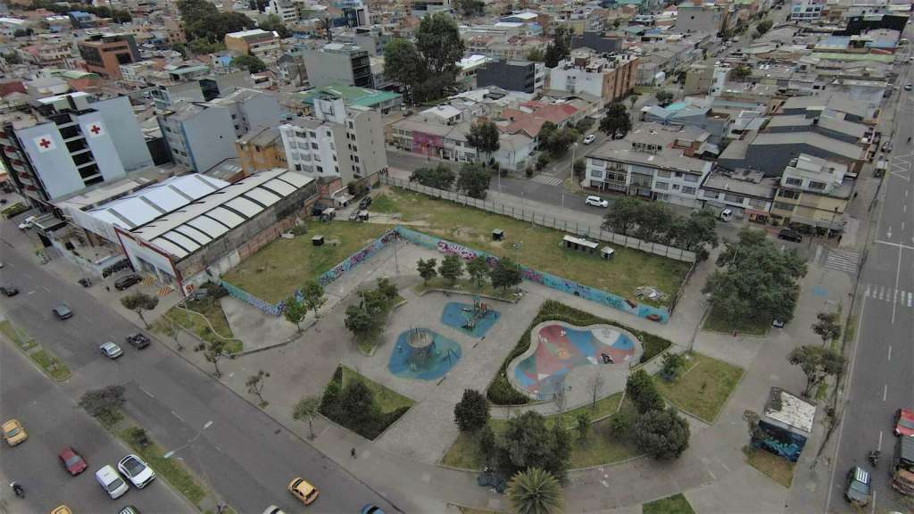 Actualmente el lote La Estación, ubicado en la carrera 23 calle 72, está cerrado y reservado para un proyecto de vivienda de interés social. Mientras el proyecto se concreta, el plan es usarlo para infraestructura temporal que beneficie a los vecinos.