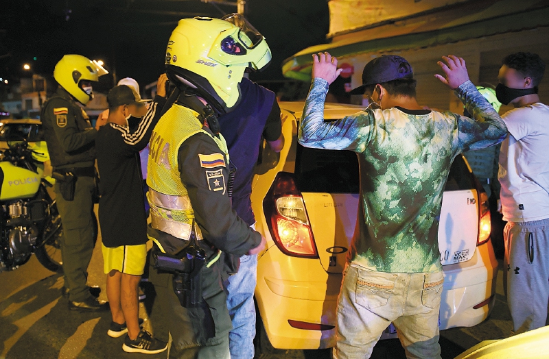 Las autoridades de Cali, Barranquilla, Medellín y Cartagena han intervenido más de 7.500 fiestas durante la cuarentena. / Cortesía: Policía Nacional
