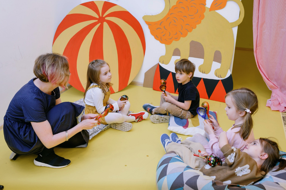 Conoce todo sobre la estrategia de educación que busca enseñar emprendimiento e inteligencia emocional desde preescolar.