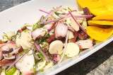 Receta para preparar ceviche de pulpo y palmito con chips de plátano