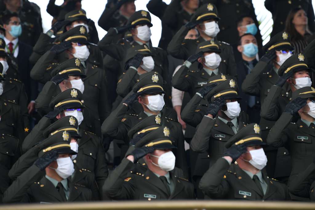 Ceremonia de transmisión de mando de la Policía Nacional realizada en la Escuela de Cadetes General Santander, a la cual asistieron el presidente Gustavo Petro; la vicepresidenta, Francia Márquez; el ministro de la Defensa, Iván Velásquez; la alcaldesa de Bogotá, Claudia López y otros miembros de la cúpula militar.