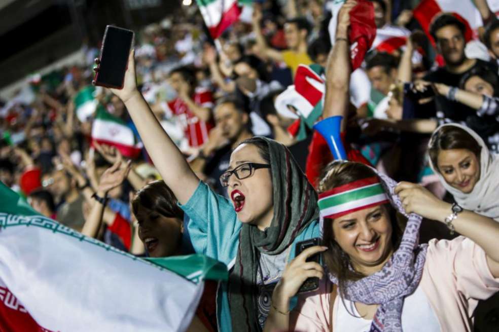 Luego de 39 años las mujeres iraníes consiguieron entrar a un estadio. / AFP