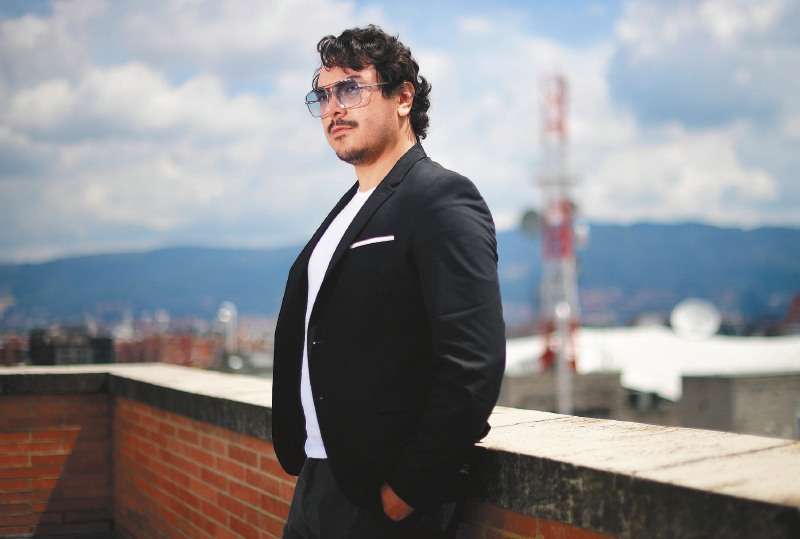 Jorge Ospina estudió comunicación audiovisual y multimedios en la Universidad de La Sabana.