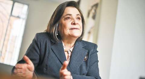 Invito a De la Calle a que no desfallezca: Clara López