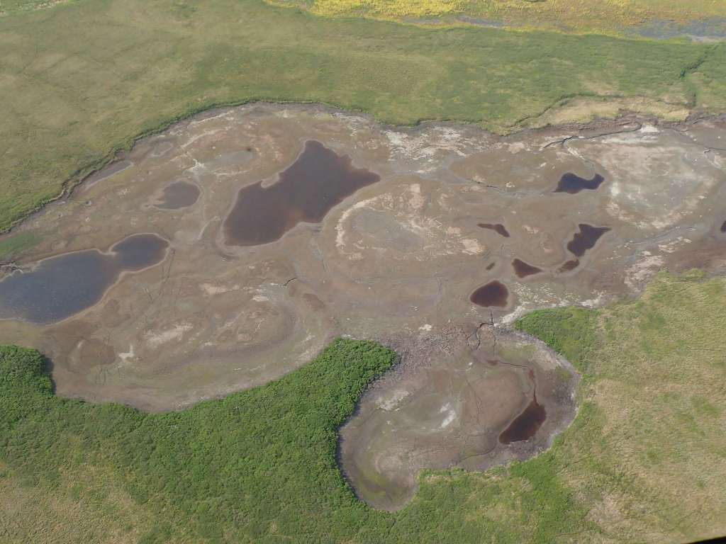 Un lago del Ártico casi seco.