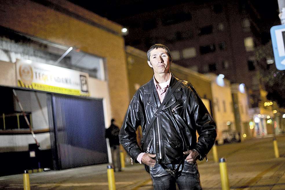 Jorge Ariza llegó a la capital desplazado y es coordinador del Comité de Vivienda de las víctimas en el Distrito. / Gustavo Torrijos