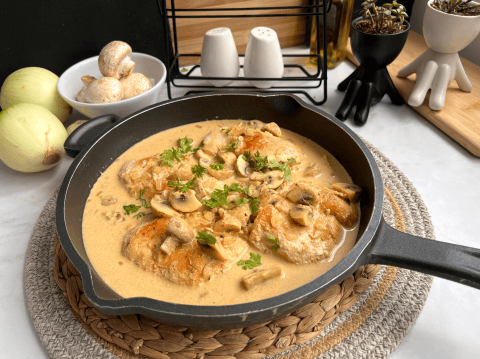 Fácil y rápida para este domingo: así es la receta del pollo stroganoff