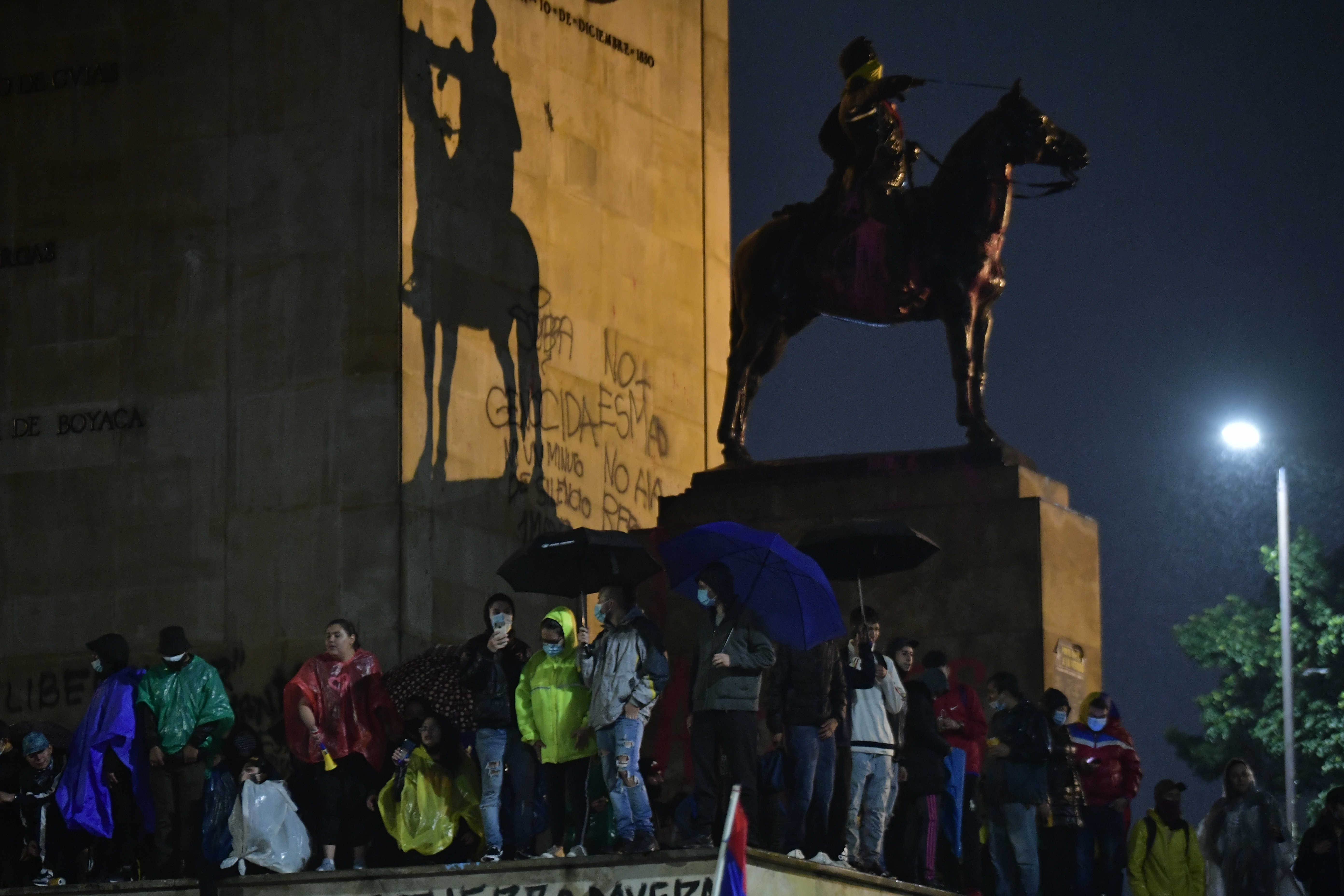 Aspectos de varias manifestaciones durante el Paro nacional del 5 de mayo.