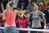 Sharapova se arrodilla ante el poder de la número uno, Azarenka