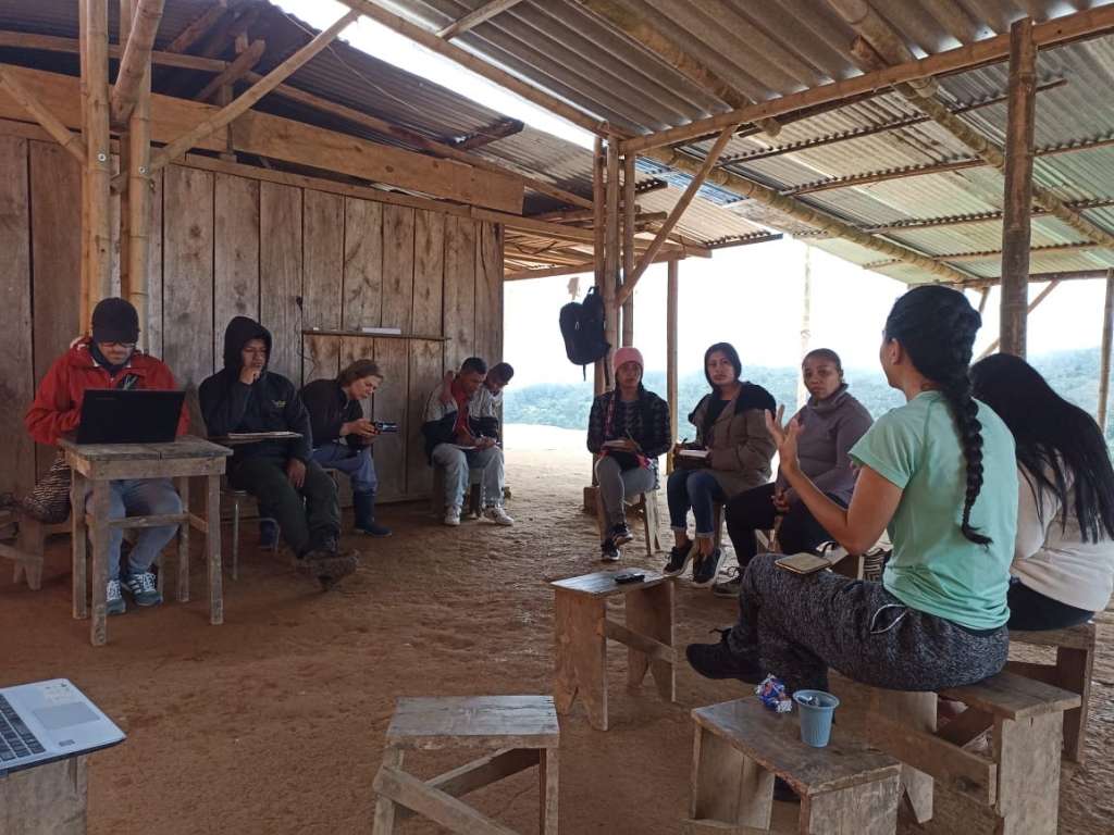 Comunidad con profesores en Caldono, Cauca