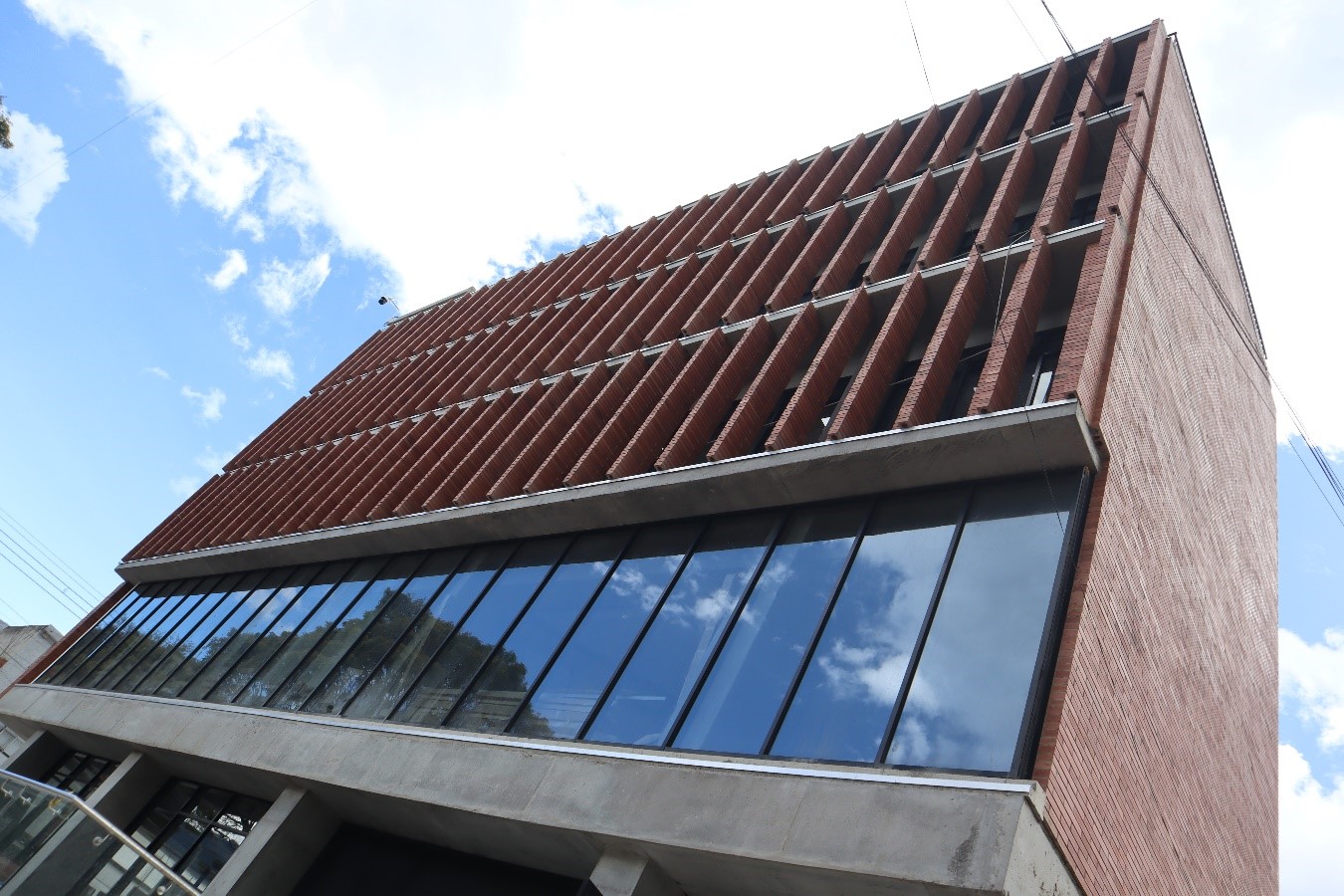 Fachada del edificio de Bienestar.