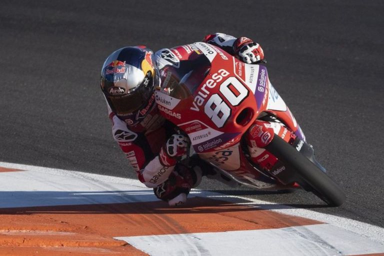 David Alonso cerró una temporada inolvidable en Moto3: podio y novato del año