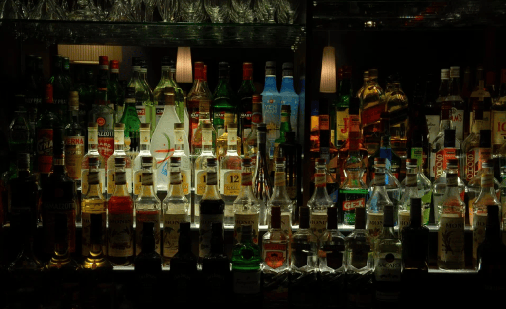 Bar en la noche