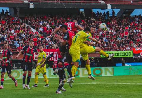 Golazos y polémica en el clásico del oriente: Cúcuta y Bucaramanga empataron 2-2 en liga