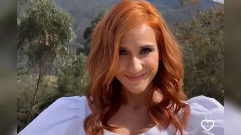 La actriz de 42 años presumió su nuevo color de cabello, tono cobrizo, con el que cautivó a más de un seguidor en redes sociales.