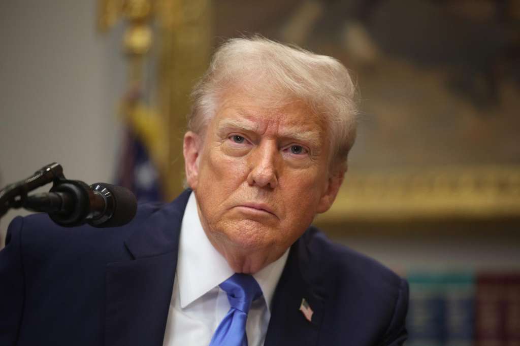Washington (United States), 23/09/2025.- US President Donald Trump speaks in the Roosevelt Room at the White House, in Washington, DC, USA, 22 September 2025. Trump announced new recommendations on autism. (Autismo) EFE/EPA/FRANCIS CHUNG / POOL