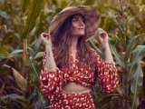 Laura Kalop exalta la belleza de la tierra colombiana en su tema, “Soy de acá”