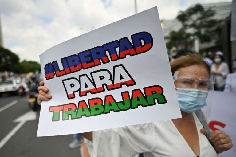 Uno de los reclamos más escuchados fue el de levantar los bloqueos en las vías. Según cifras de la Cámara de Comercio de Cali el 80% han visto afectado su funcionamiento desde el inicio del paro.